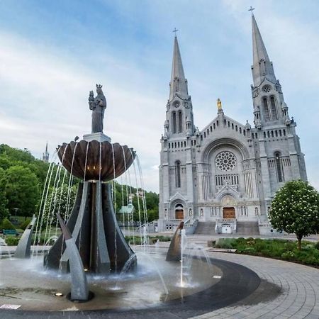 فيلا L'Auberge Sainte-Anne - Ski, Spa Et Basilique المظهر الخارجي الصورة
