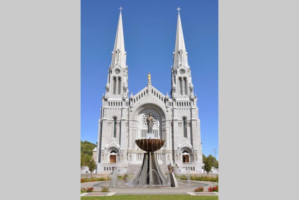 فيلا L'Auberge Sainte-Anne - Ski, Spa Et Basilique المظهر الخارجي الصورة